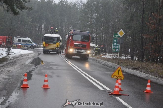 Wypadek cysterny z paliwem na ul. Granicznej [02.02.2013] - zdjęcie #2 - eOstroleka.pl
