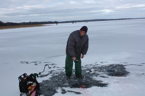 Udana wyprawa na lód wędkarzy z PZW „Narew 38” [03.02.2013] - zdjęcie #3 - eOstroleka.pl