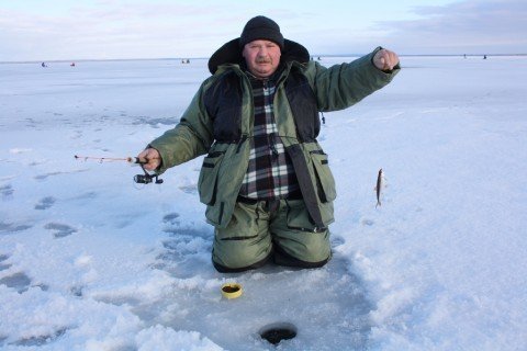 Udana wyprawa na lód wędkarzy z PZW „Narew 38” [03.02.2013] - zdjęcie #10 - eOstroleka.pl