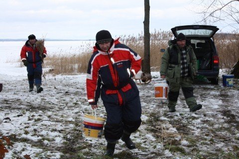 Udana wyprawa na lód wędkarzy z PZW „Narew 38” [03.02.2013] - zdjęcie #13 - eOstroleka.pl