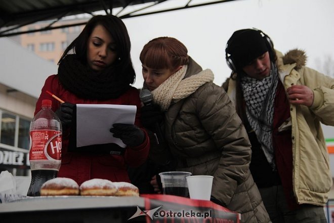 XII Mistrzostwa Ostrołęki w Jedzeniu Pączków [07.02.2013] - zdjęcie #7 - eOstroleka.pl