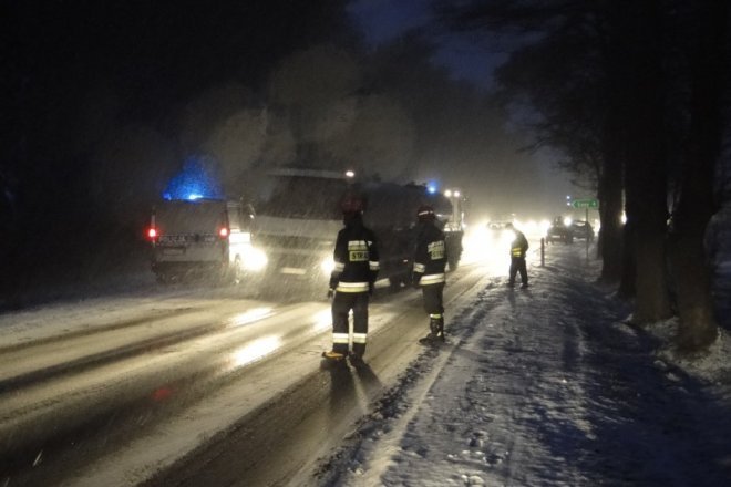 Karambol na ulicy Stacha Konwy: Zderzyły się trzy samochody [7.02.2013] - zdjęcie #11 - eOstroleka.pl