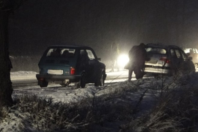 Karambol na ulicy Stacha Konwy: Zderzyły się trzy samochody [7.02.2013] - zdjęcie #5 - eOstroleka.pl