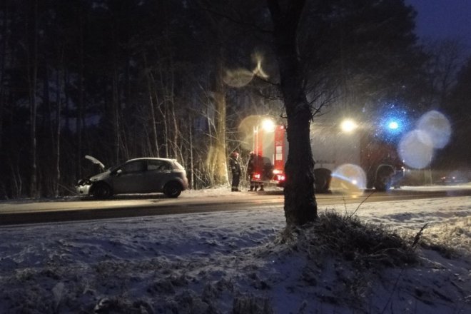 Karambol na ulicy Stacha Konwy: Zderzyły się trzy samochody [7.02.2013] - zdjęcie #3 - eOstroleka.pl