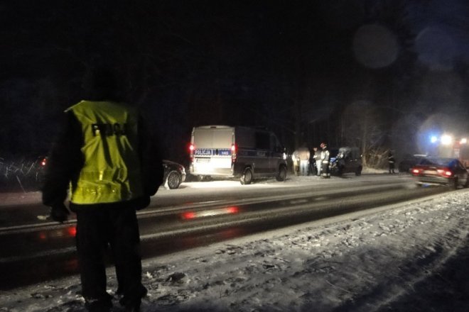 Karambol na ulicy Stacha Konwy: Zderzyły się trzy samochody [7.02.2013] - zdjęcie #2 - eOstroleka.pl