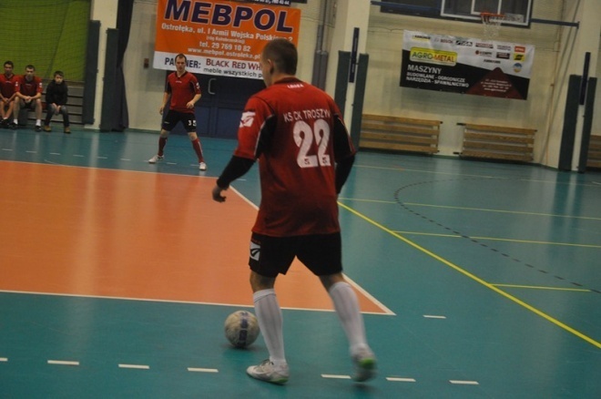 Nocna Liga Futsalu - 8. kolejka (08.02.2013) - zdjęcie #6 - eOstroleka.pl