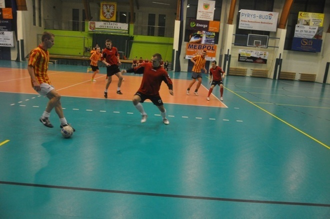 Nocna Liga Futsalu - 8. kolejka (08.02.2013) - zdjęcie #24 - eOstroleka.pl