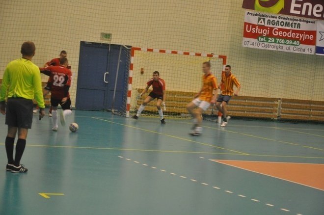 Nocna Liga Futsalu - 8. kolejka (08.02.2013) - zdjęcie #23 - eOstroleka.pl