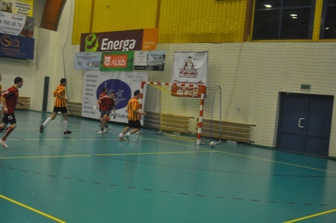 Nocna Liga Futsalu - 8. kolejka (08.02.2013) - zdjęcie #17 - eOstroleka.pl