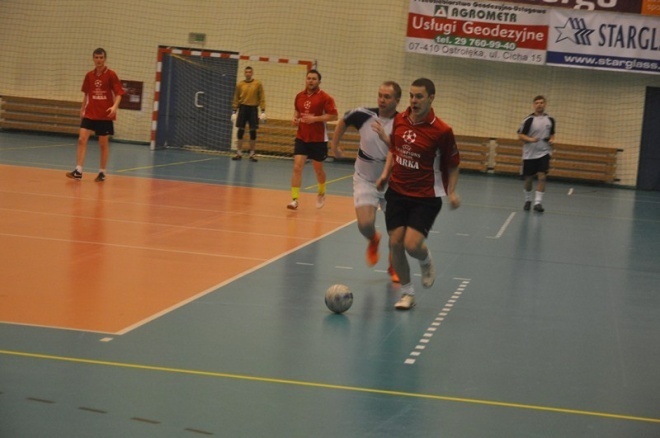 Nocna Liga Futsalu - 8. kolejka (08.02.2013) - zdjęcie #10 - eOstroleka.pl
