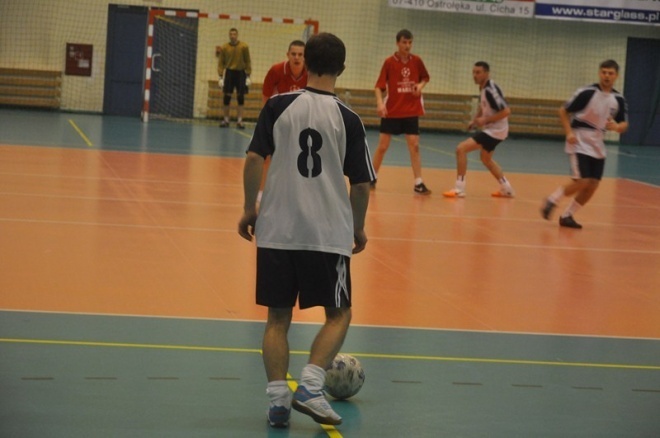 Nocna Liga Futsalu - 8. kolejka (08.02.2013) - zdjęcie #9 - eOstroleka.pl