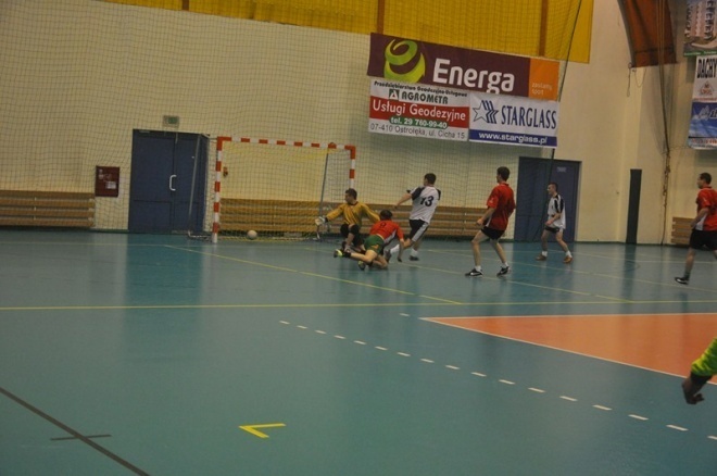 Nocna Liga Futsalu - 8. kolejka (08.02.2013) - zdjęcie #7 - eOstroleka.pl