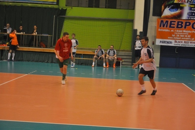 Nocna Liga Futsalu - 8. kolejka (08.02.2013) - zdjęcie #27 - eOstroleka.pl