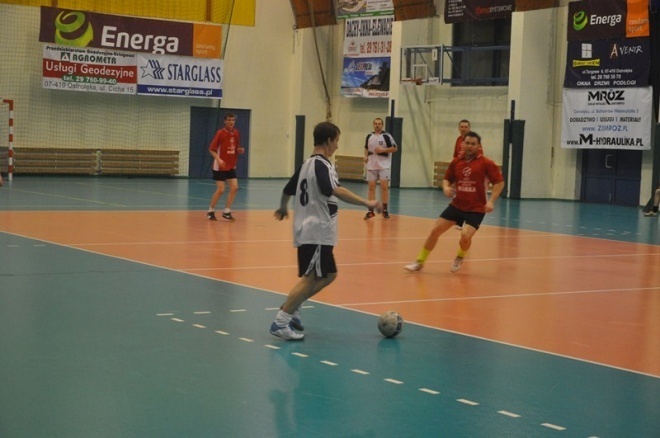 Nocna Liga Futsalu - 8. kolejka (08.02.2013) - zdjęcie #2 - eOstroleka.pl