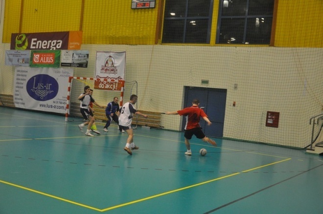 Nocna Liga Futsalu - 8. kolejka (08.02.2013) - zdjęcie #1 - eOstroleka.pl