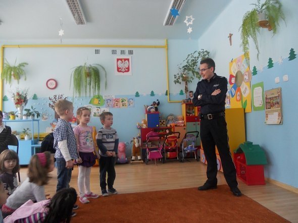 Bezpieczne zabawy na śniegu i lodzie w PM nr 8 [14.02.2013] - zdjęcie #12 - eOstroleka.pl