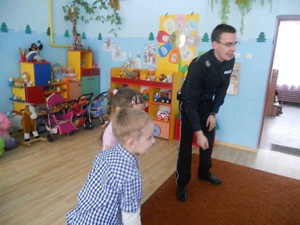 Bezpieczne zabawy na śniegu i lodzie w PM nr 8 [14.02.2013] - zdjęcie #11 - eOstroleka.pl