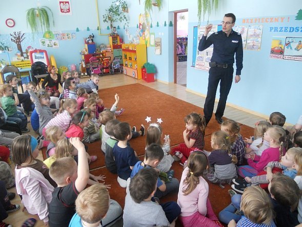 Bezpieczne zabawy na śniegu i lodzie w PM nr 8 [14.02.2013] - zdjęcie #3 - eOstroleka.pl