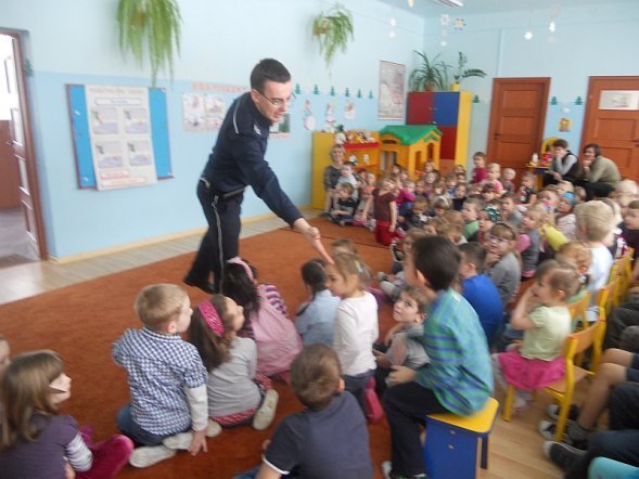 Bezpieczne zabawy na śniegu i lodzie w PM nr 8 [14.02.2013] - zdjęcie #1 - eOstroleka.pl