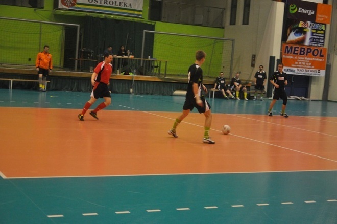 Nocna Liga Futsalu - 9. kolejka (15.02.2013) - zdjęcie #1 - eOstroleka.pl