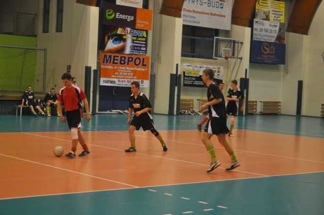 Nocna Liga Futsalu - 9. kolejka (15.02.2013) - zdjęcie #30 - eOstroleka.pl