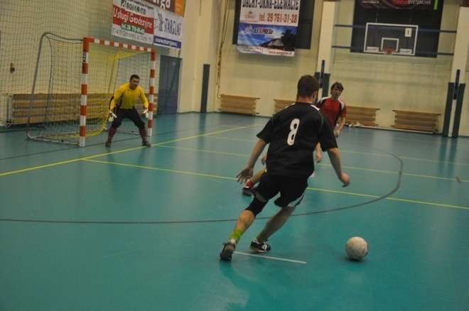 Nocna Liga Futsalu - 9. kolejka (15.02.2013) - zdjęcie #5 - eOstroleka.pl