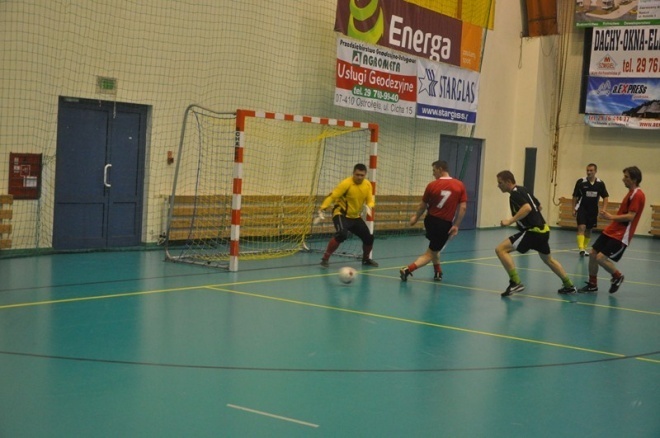 Nocna Liga Futsalu - 9. kolejka (15.02.2013) - zdjęcie #7 - eOstroleka.pl
