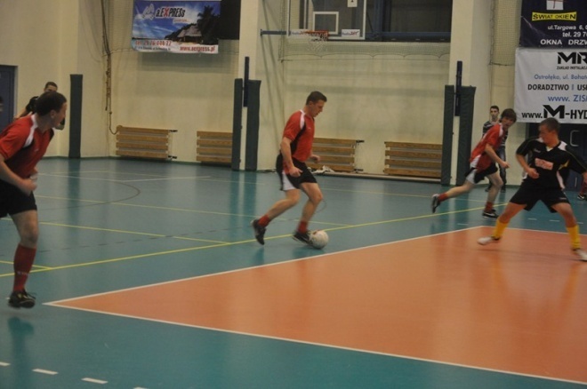 Nocna Liga Futsalu - 9. kolejka (15.02.2013) - zdjęcie #25 - eOstroleka.pl
