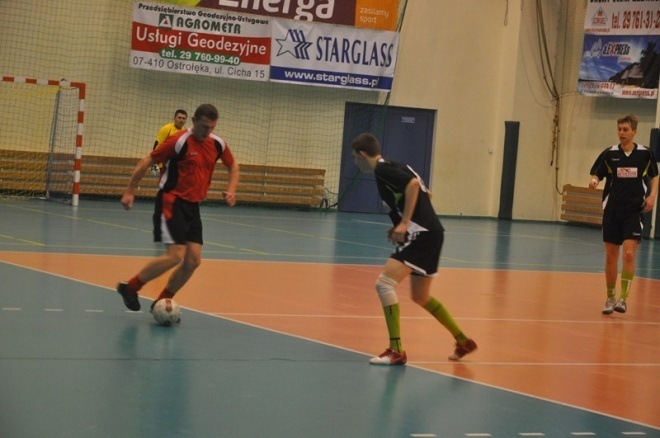 Nocna Liga Futsalu - 9. kolejka (15.02.2013) - zdjęcie #9 - eOstroleka.pl