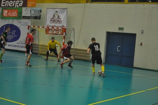 Nocna Liga Futsalu - 9. kolejka (15.02.2013) - zdjęcie #12 - eOstroleka.pl