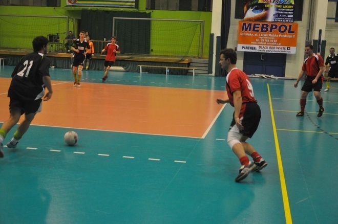 Nocna Liga Futsalu - 9. kolejka (15.02.2013) - zdjęcie #13 - eOstroleka.pl