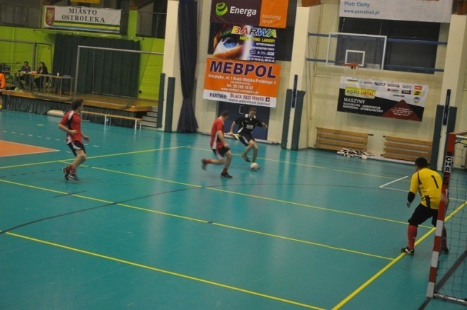 Nocna Liga Futsalu - 9. kolejka (15.02.2013) - zdjęcie #14 - eOstroleka.pl