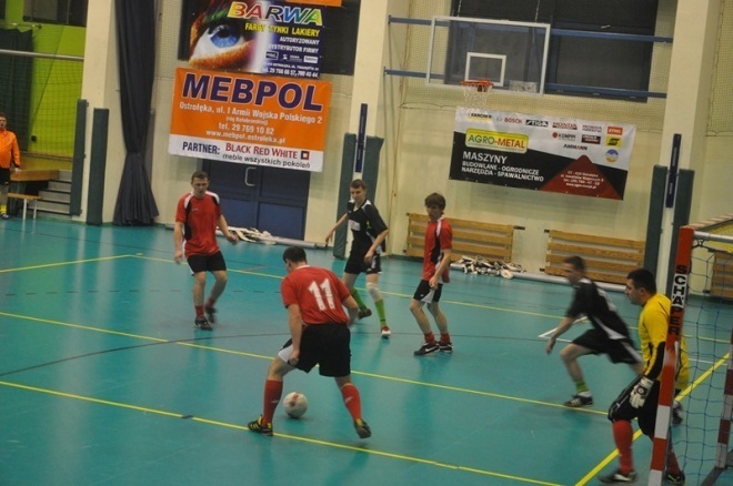 Nocna Liga Futsalu - 9. kolejka (15.02.2013) - zdjęcie #15 - eOstroleka.pl