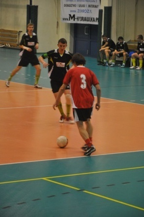 Nocna Liga Futsalu - 9. kolejka (15.02.2013) - zdjęcie #16 - eOstroleka.pl