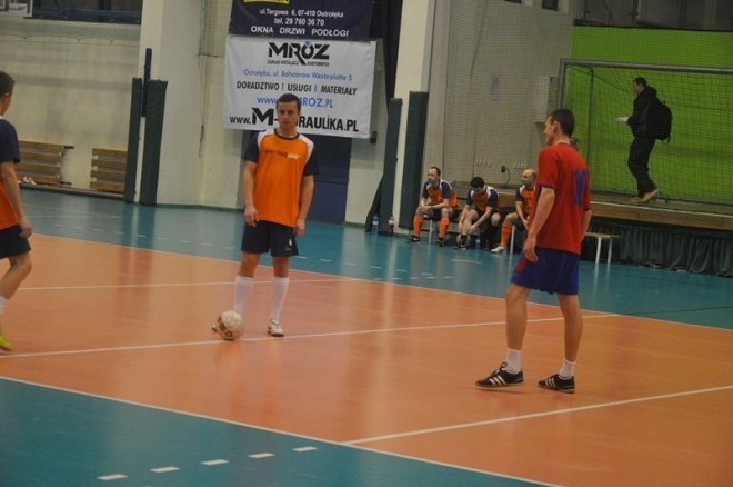 Nocna Liga Futsalu - 9. kolejka (15.02.2013) - zdjęcie #18 - eOstroleka.pl