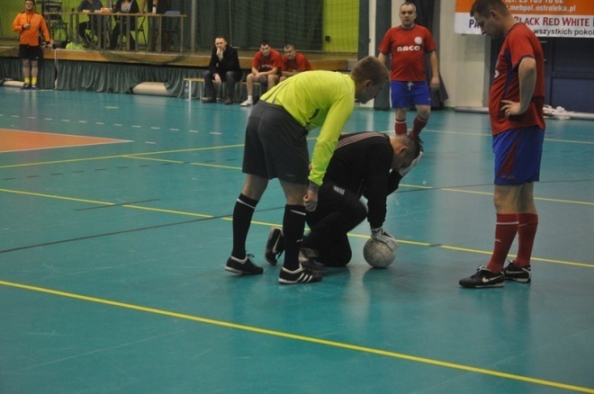 Nocna Liga Futsalu - 9. kolejka (15.02.2013) - zdjęcie #19 - eOstroleka.pl