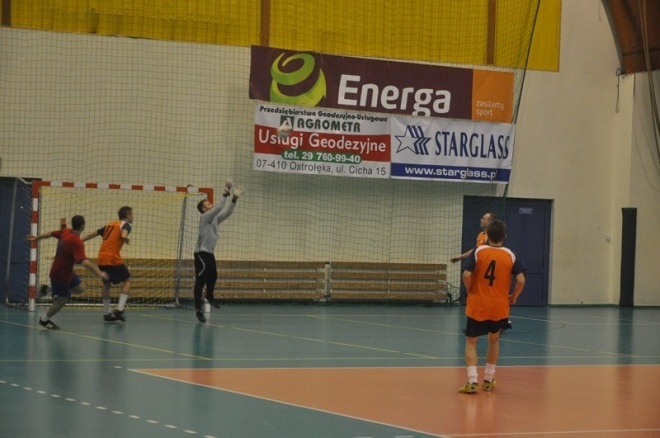 Nocna Liga Futsalu - 9. kolejka (15.02.2013) - zdjęcie #21 - eOstroleka.pl