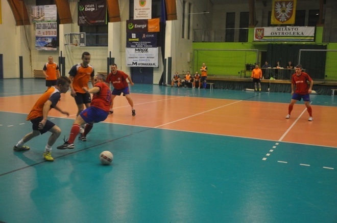 Nocna Liga Futsalu - 9. kolejka (15.02.2013) - zdjęcie #10 - eOstroleka.pl