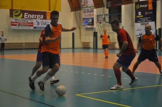 Nocna Liga Futsalu - 9. kolejka (15.02.2013) - zdjęcie #27 - eOstroleka.pl