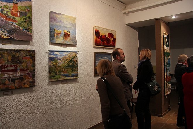 Wernisaż wystawy Gobelinów z Galerii Ostrołęka [22 II 2013] - zdjęcie #9 - eOstroleka.pl