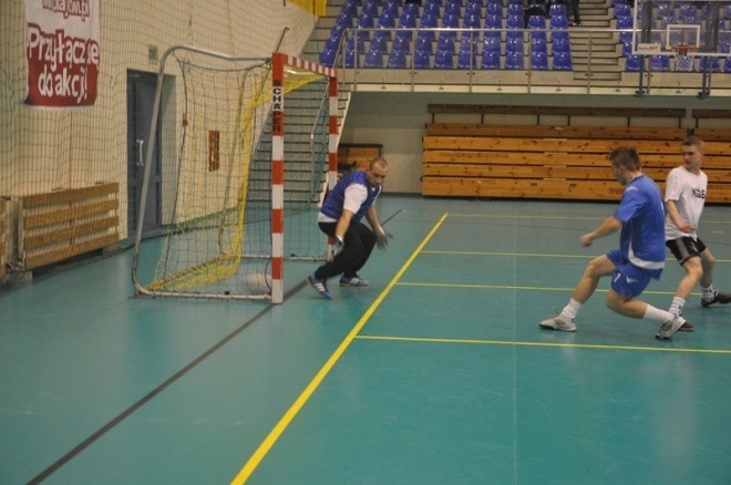 Nocna Liga Futsalu - 10. kolejka (22.02.2013) - zdjęcie #23 - eOstroleka.pl
