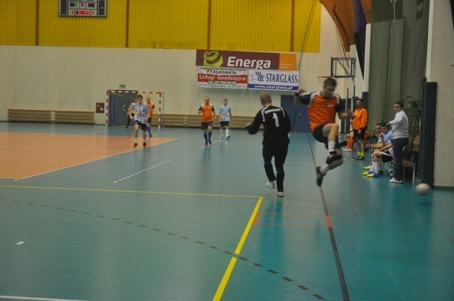 Nocna Liga Futsalu - 10. kolejka (22.02.2013) - zdjęcie #11 - eOstroleka.pl