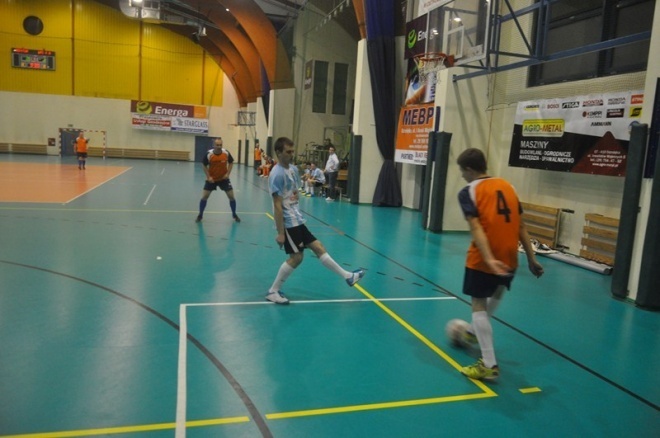 Nocna Liga Futsalu - 10. kolejka (22.02.2013) - zdjęcie #24 - eOstroleka.pl