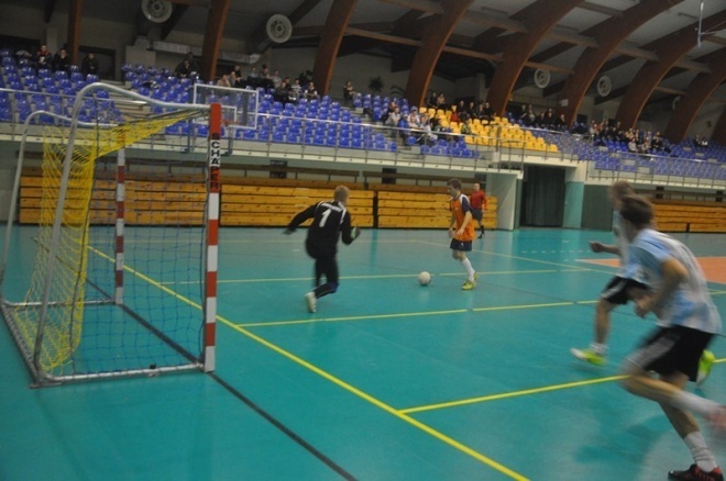 Nocna Liga Futsalu - 10. kolejka (22.02.2013) - zdjęcie #25 - eOstroleka.pl