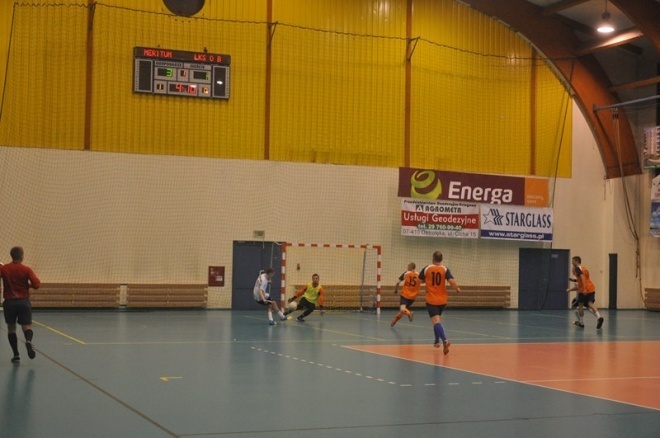 Nocna Liga Futsalu - 10. kolejka (22.02.2013) - zdjęcie #1 - eOstroleka.pl