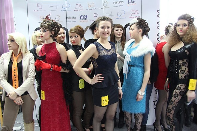 V Festiwal Fryzjerstwa Artystycznego w ZSZ 2 [25 II 2013] - zdjęcie #50 - eOstroleka.pl