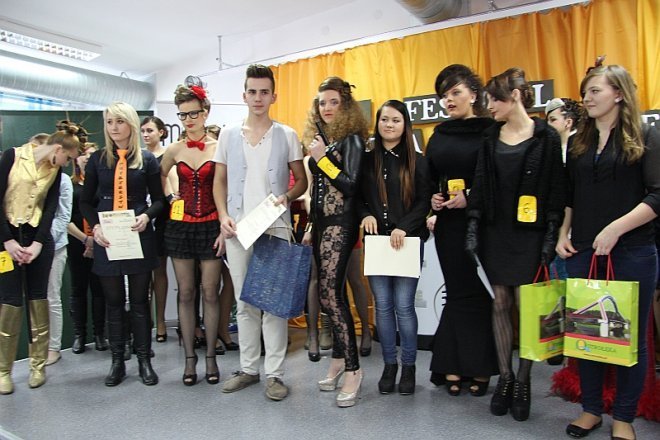 V Festiwal Fryzjerstwa Artystycznego w ZSZ 2 [25 II 2013] - zdjęcie #22 - eOstroleka.pl