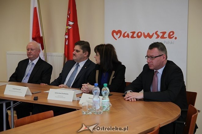 Podpisanie umowy z MZK [27.02.2013] - zdjęcie #12 - eOstroleka.pl