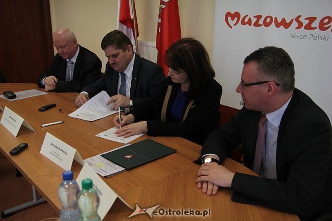 Podpisanie umowy z MZK [27.02.2013] - zdjęcie #13 - eOstroleka.pl