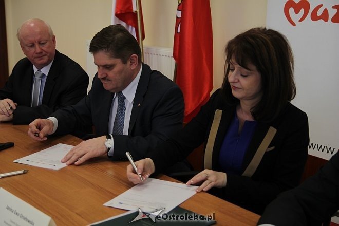 Podpisanie umowy z MZK [27.02.2013] - zdjęcie #15 - eOstroleka.pl